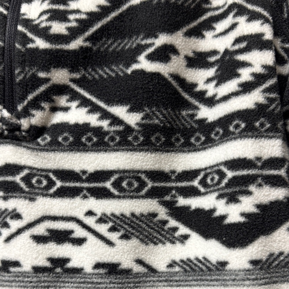 Black and White Patterned Pullover - image 4